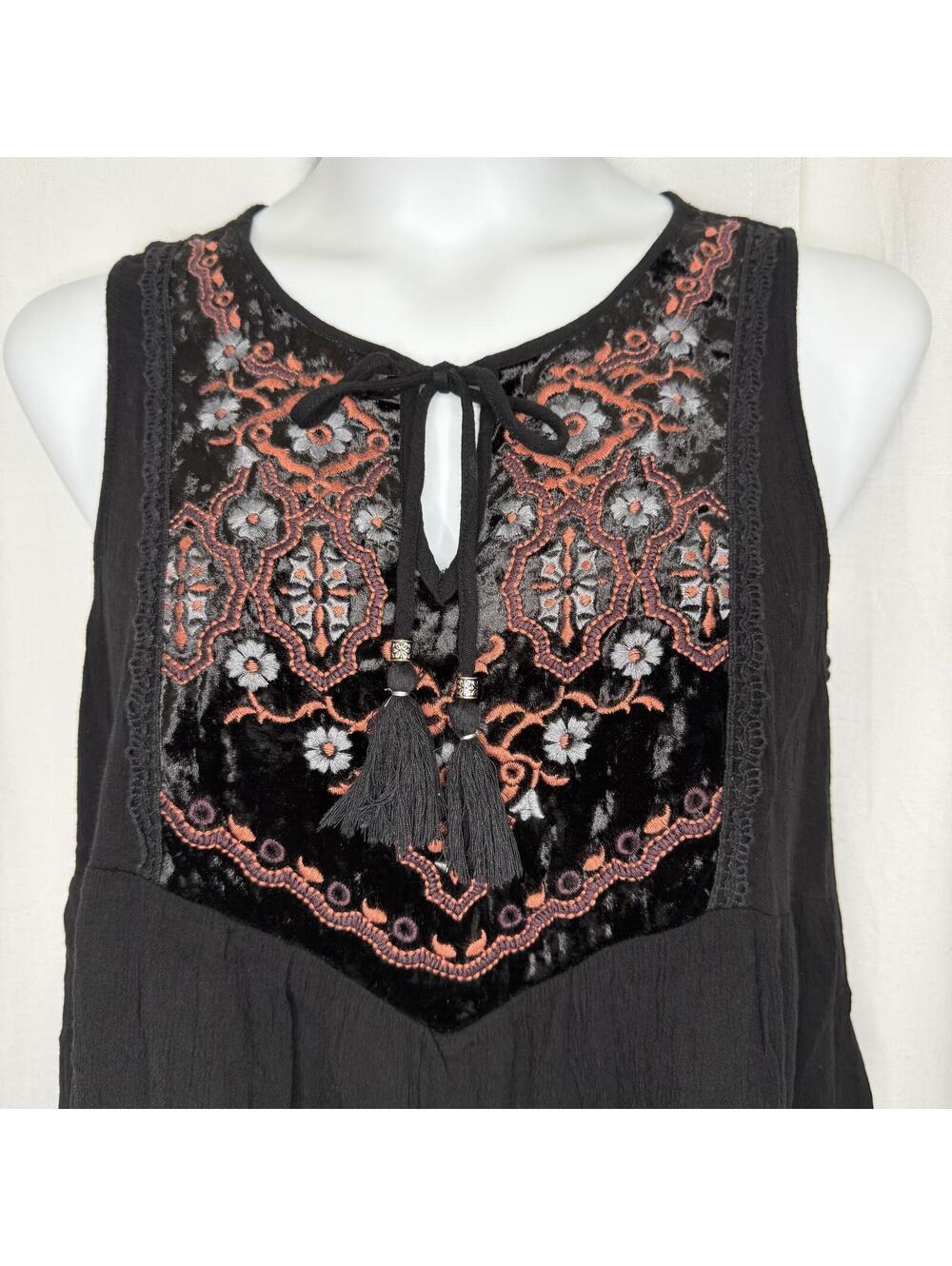 Boho Top L Womens Sleeveless Embroidered Velvet Accents with Tassel Tie Shirt